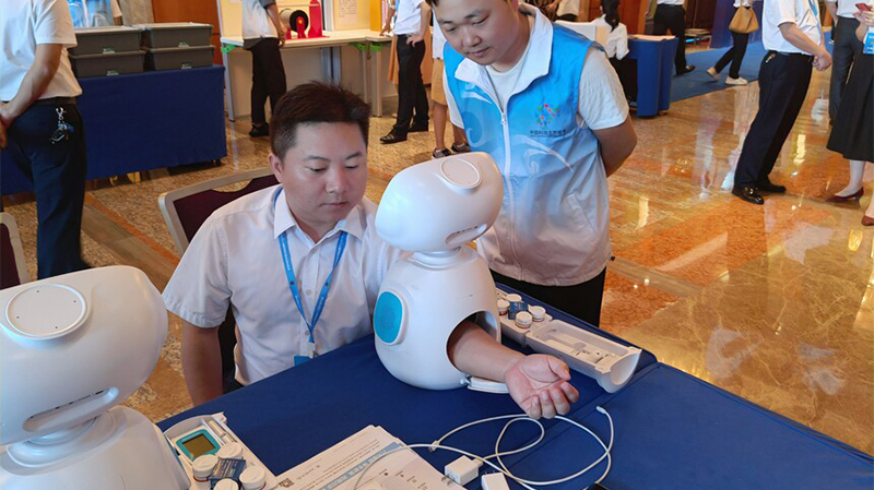 https://www.dynastydevice.com/dr001-smart-home-health-index-monitoring-robot-monitor-for-elderly-product/