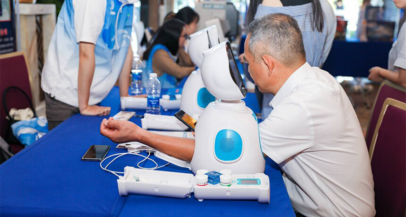 https://www.dynastydevice.com/dr001-smart-home-health-index-monitoring-robot-monitor-for-elderly-product/